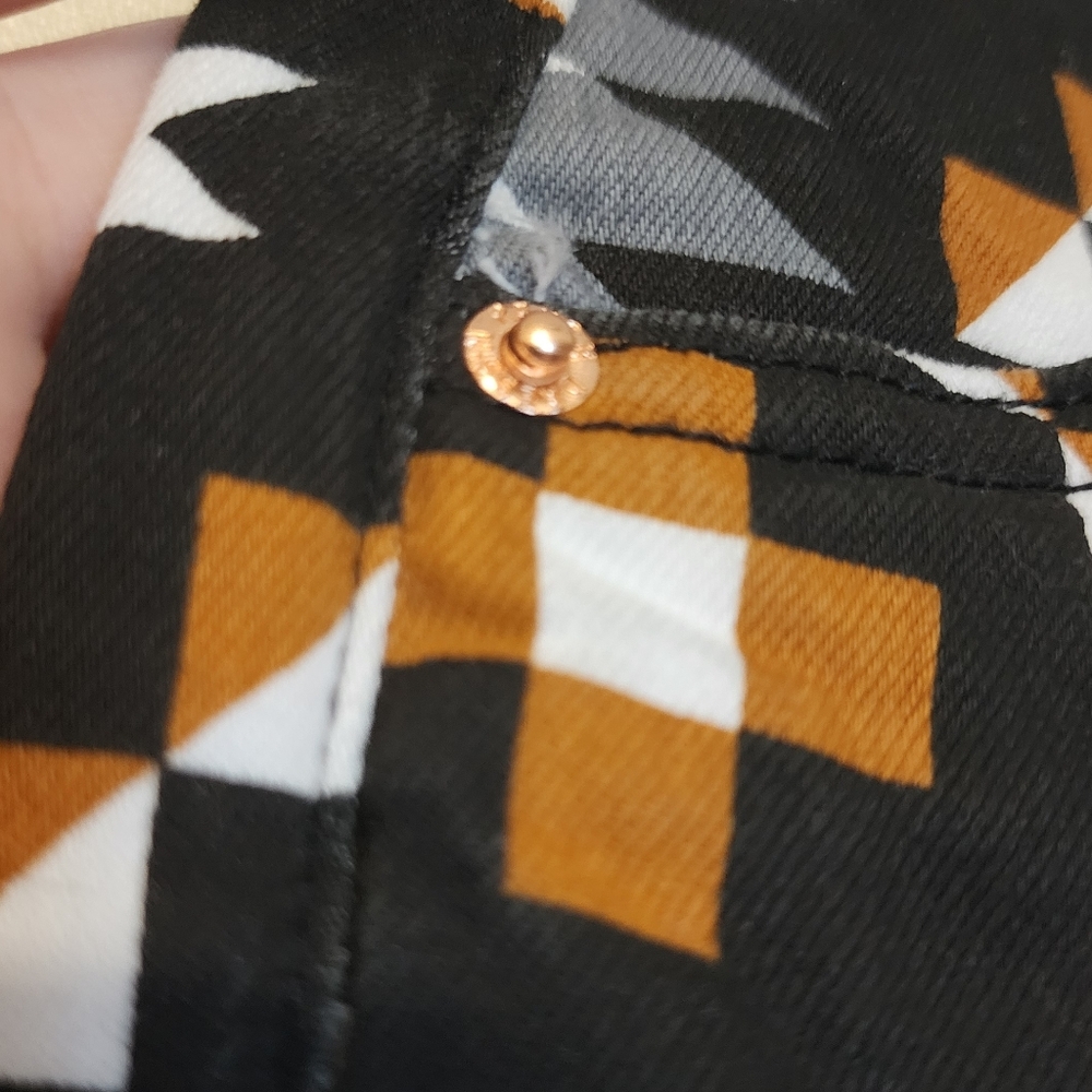 ✨️NWT✨️ Ranch Dress'n High Waist Super Flare Aztec Southwest Jeans, Size 10 - Picture 8 of 9